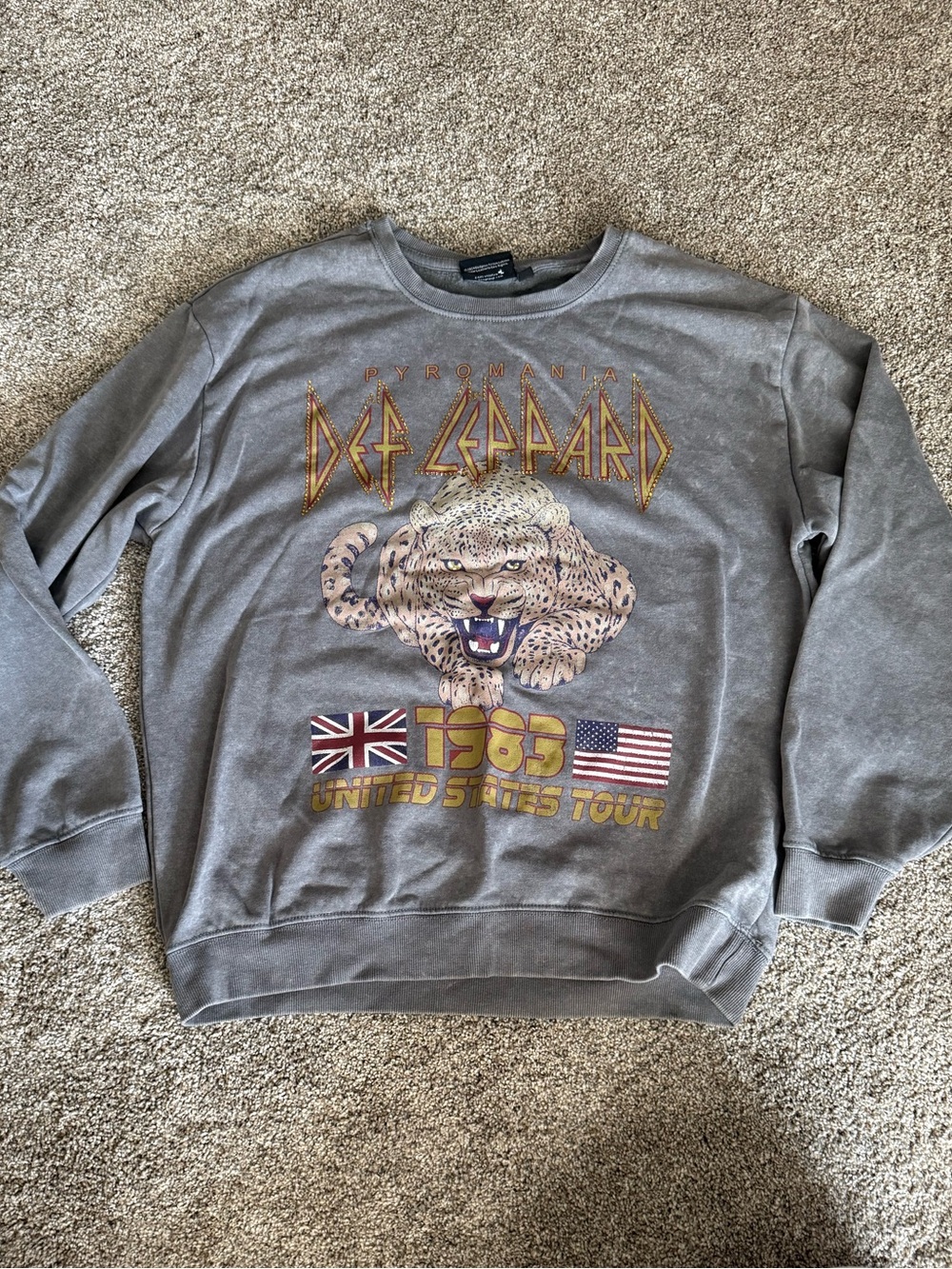 Def Leppard Pyromania Tour Graphic Sweatshirt - Gray size medium